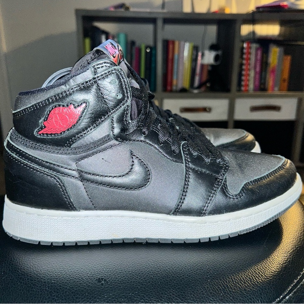 Jordan 1Retro High Black Satin | 7Y (GS) | black red wht | Good Condition - Picture 5 of 9